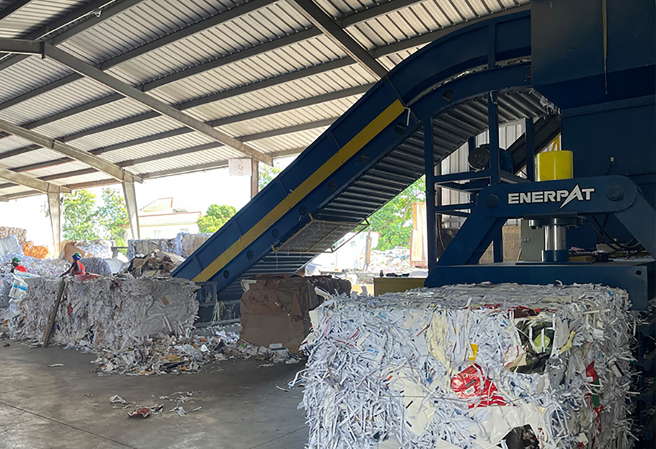 Argentina: ENERPAT Auto-Tie Cardboard and Plastic Baler Installed