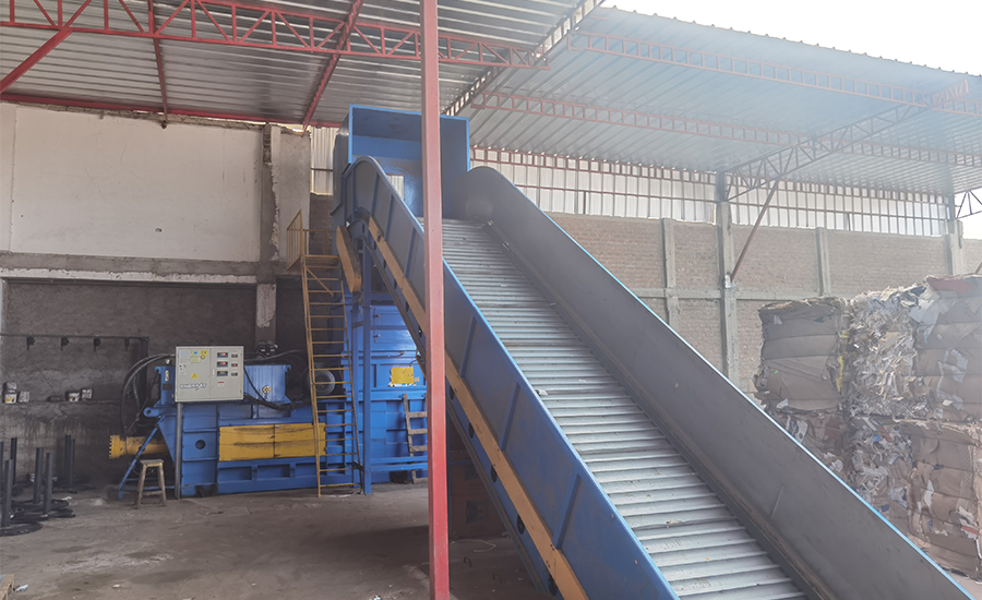 closed door horizontal baler