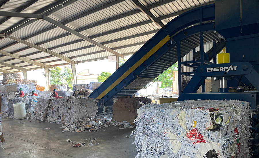 manual tie baler processing scene